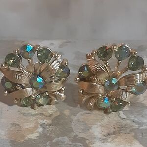 c1940-50 CHAREL LT GREEN GLASS EARRINGS ~ Mint Condition ~ Clippers